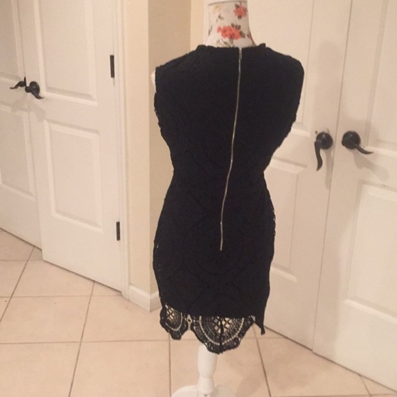 Black Short Sleeveless Lace Dress - Picture 6 of 6